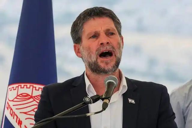 友谊的小船说翻就翻，以色列财长扬言要驱逐英国大使。

导火索很简单：英国准备出台
