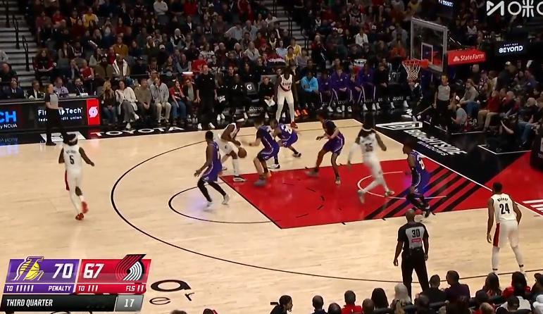 这个赛季湖人是打的很不错，特别是替补球员，个个都想赢球，个个都想表现。这个面貌是