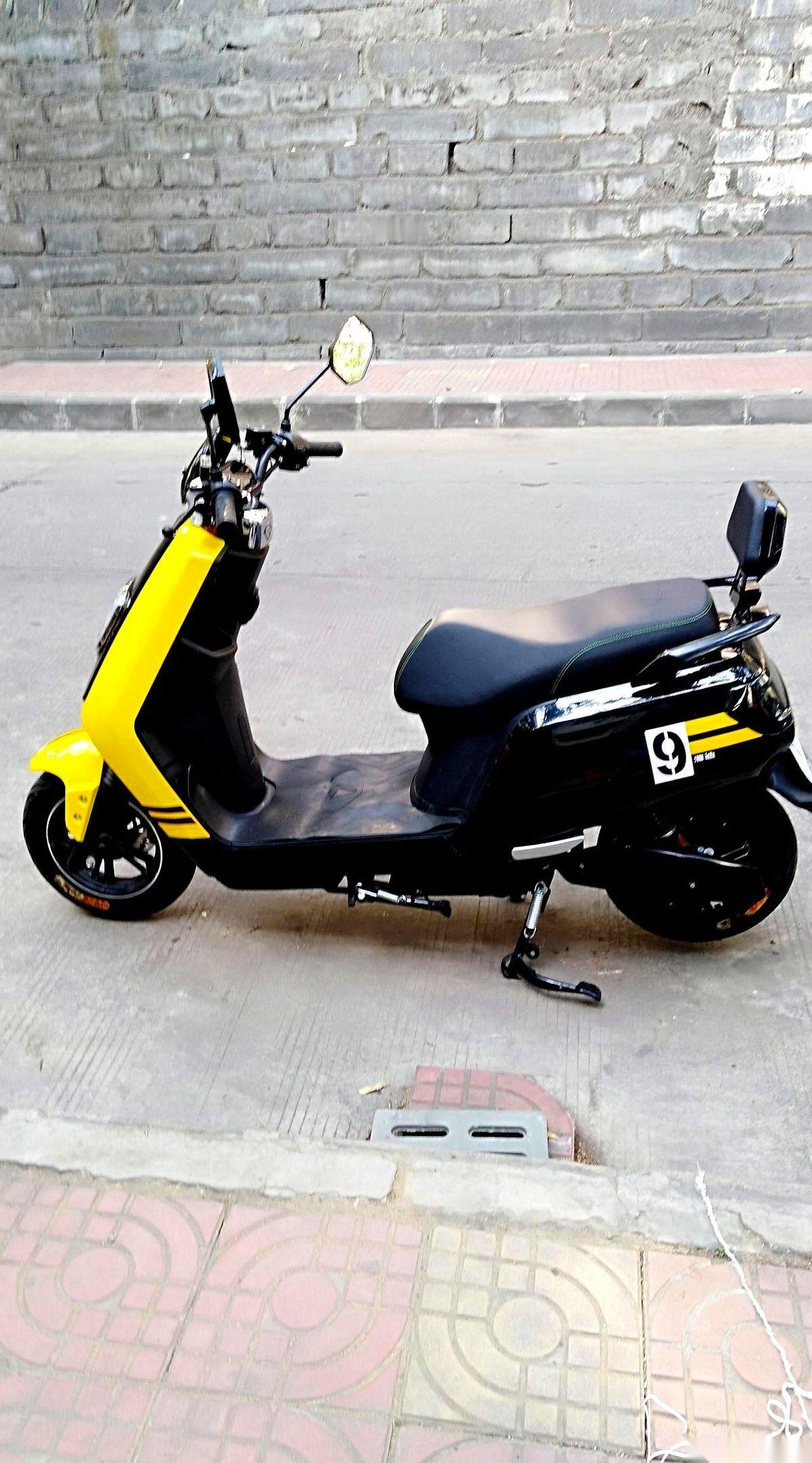 “大哥，你从麻将行转玉米行，干嘛非要从我们这儿过一手？直接转不就完了？”
柜台里