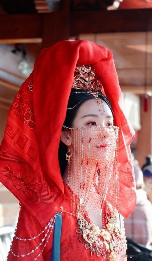 贞观大婚惊变：袁天罡瞥见太子妃裙底皂靴，大喊大唐龙脉要断！
 
编辑：纱娜
作者