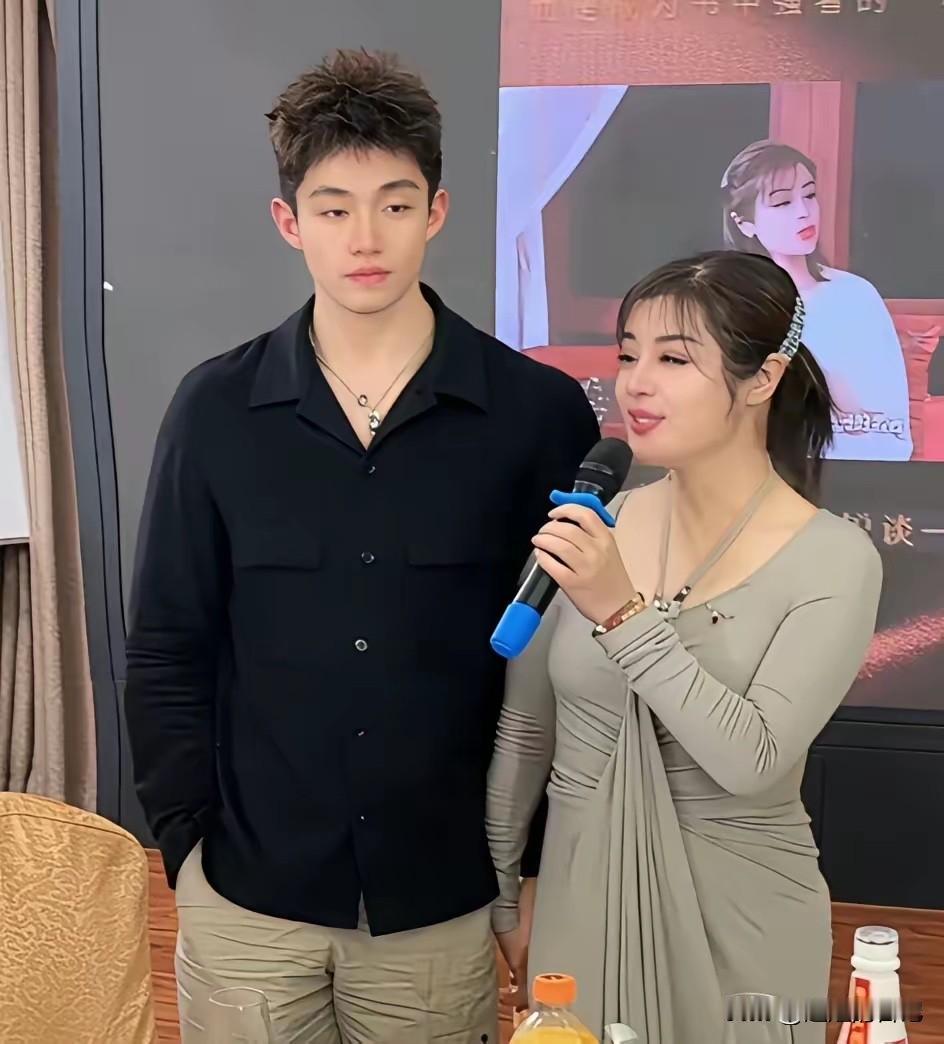 于文红又官宣分手了？有人说，原因就是因为情绪价值没给到，于文红忍无可忍，也有人说