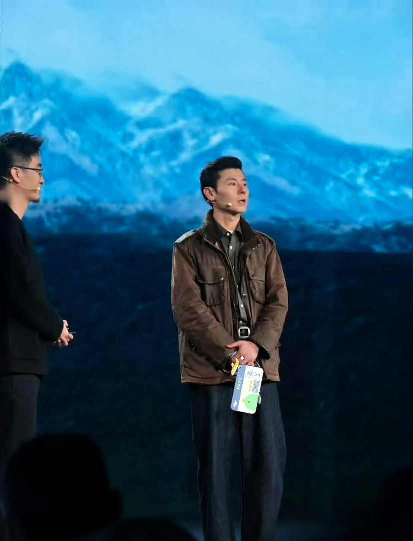 蒋奇明公路片男主 蒋奇明电影感路透 文艺里透着粗粝，安静中藏着野性，蒋奇明这组路