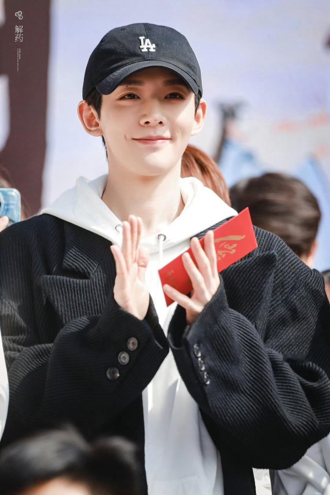 Day19一起度过的最难忘的一天：说到这个我就想流泪毕竟我还没有机会亲自去线下见