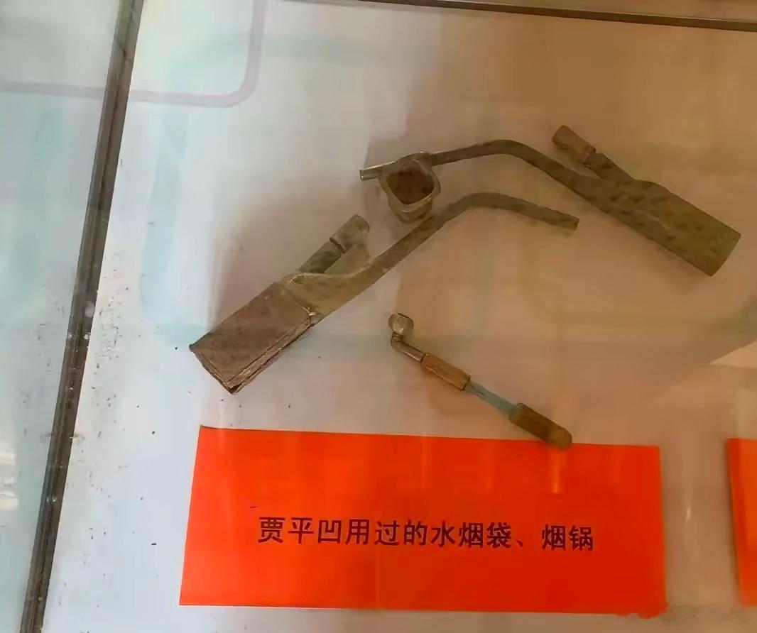 贾浅浅的事情尘埃落定了，但是贾老师的故事却越来越看不懂了。。。乍一看，我还以为是