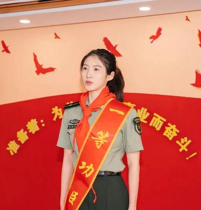 戴晓蝶，女，1998年9月生于浙江嘉兴平湖，中共党员，少尉军衔，中央军委训练管理