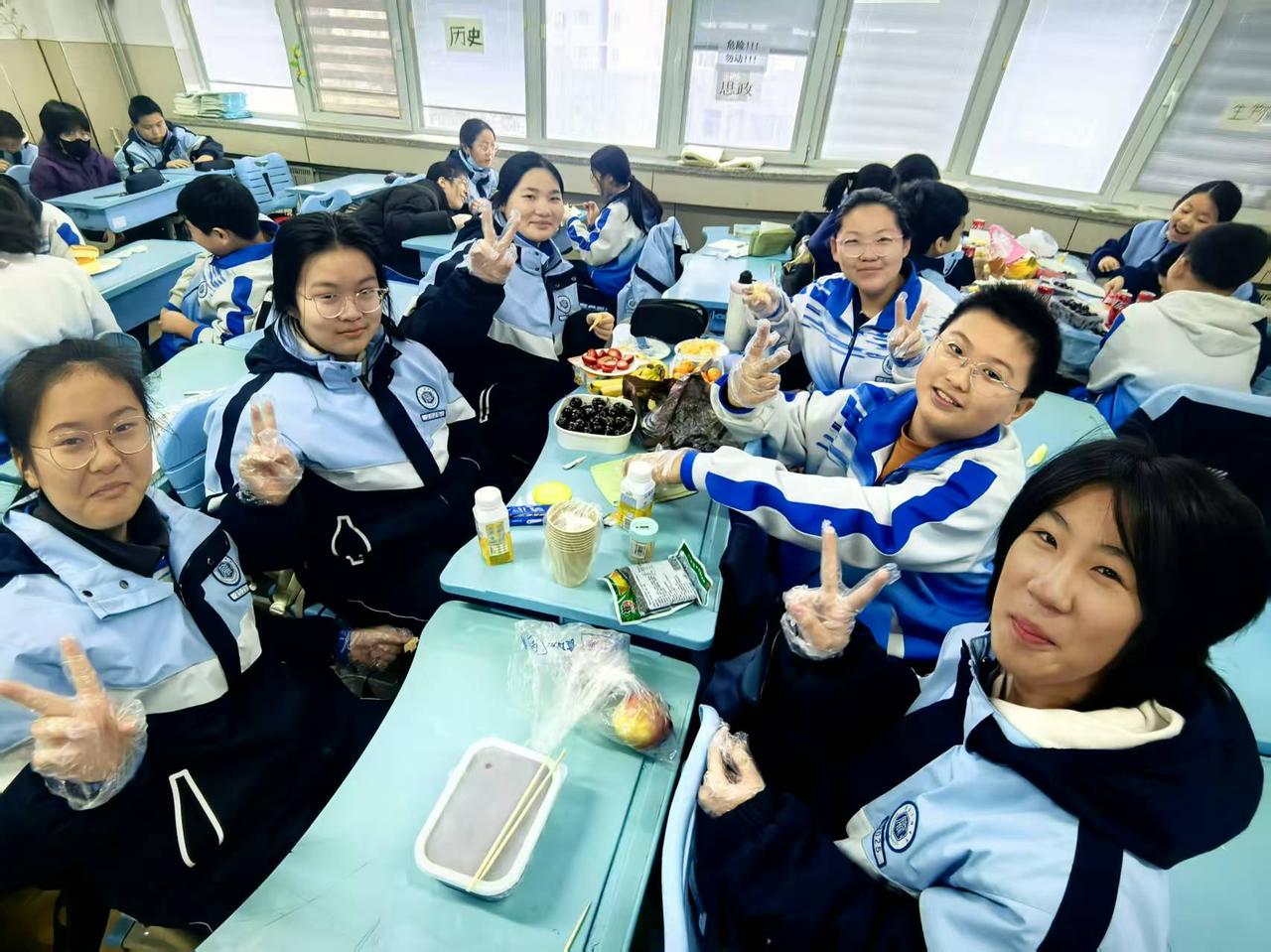 一般情况下，不主张买私人店铺的会员卡，不是倒闭了就是找不到人了，易上当受骗[捂脸