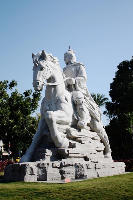 台湾人为何敬郑成功如神？看清施琅争议背后的两岸人心密码
 
若问台湾街头哪尊历史