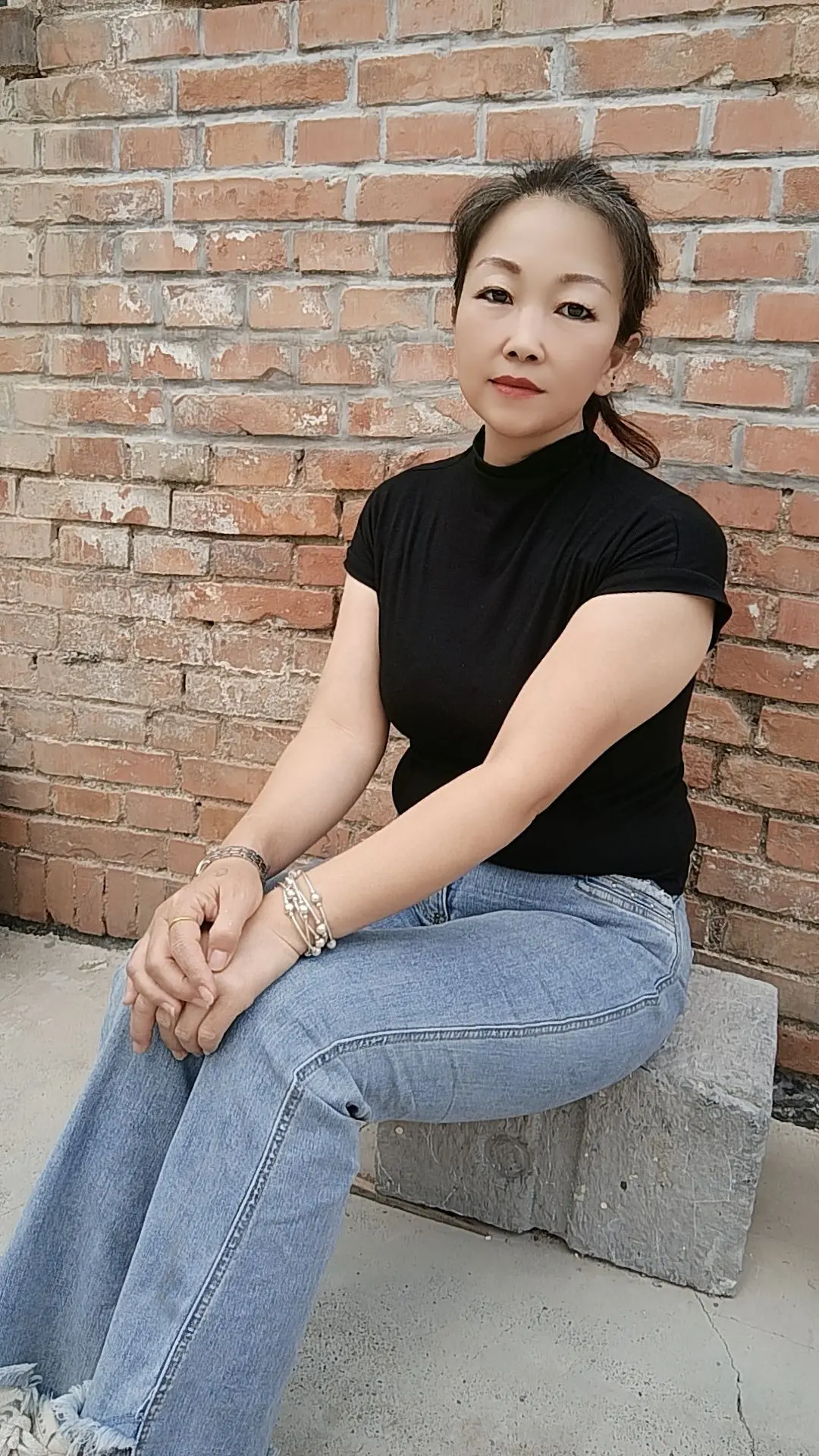 现在的我，看淡了所以的关系，合得来就合，合不来就散，没什么大不了，迁就...