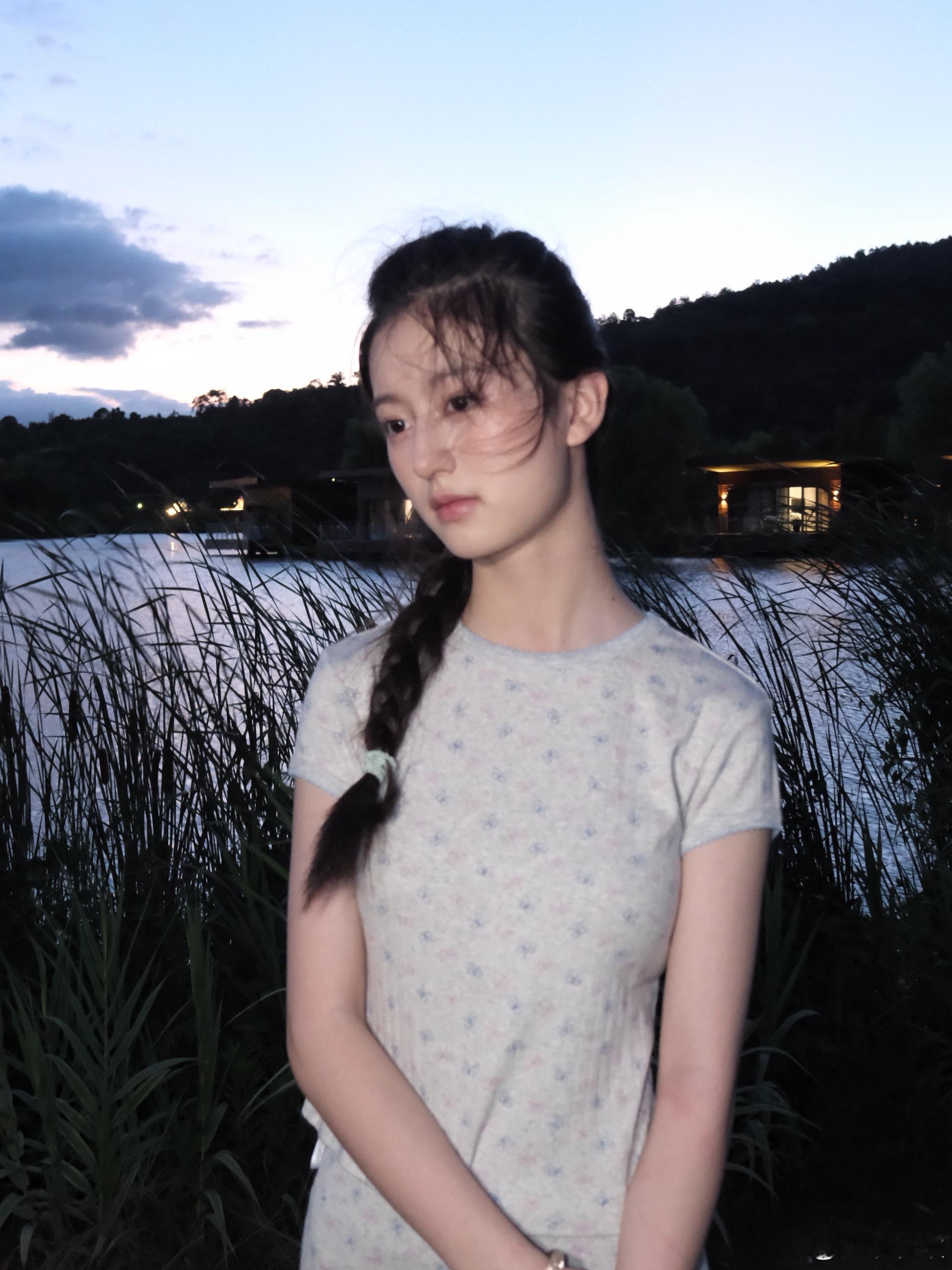 裴佳欣不敢相信这是一个十七岁的女孩...... ​​​