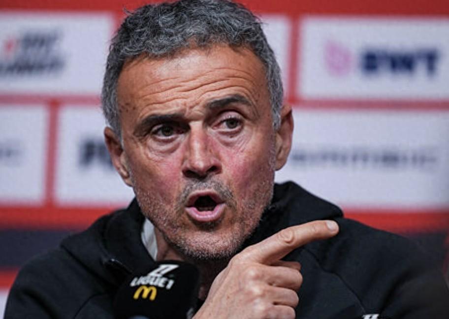 恩里克从来就不是“省油的灯”
这不，金球先生登贝莱的一番言语，又把大哥“惹炸了“