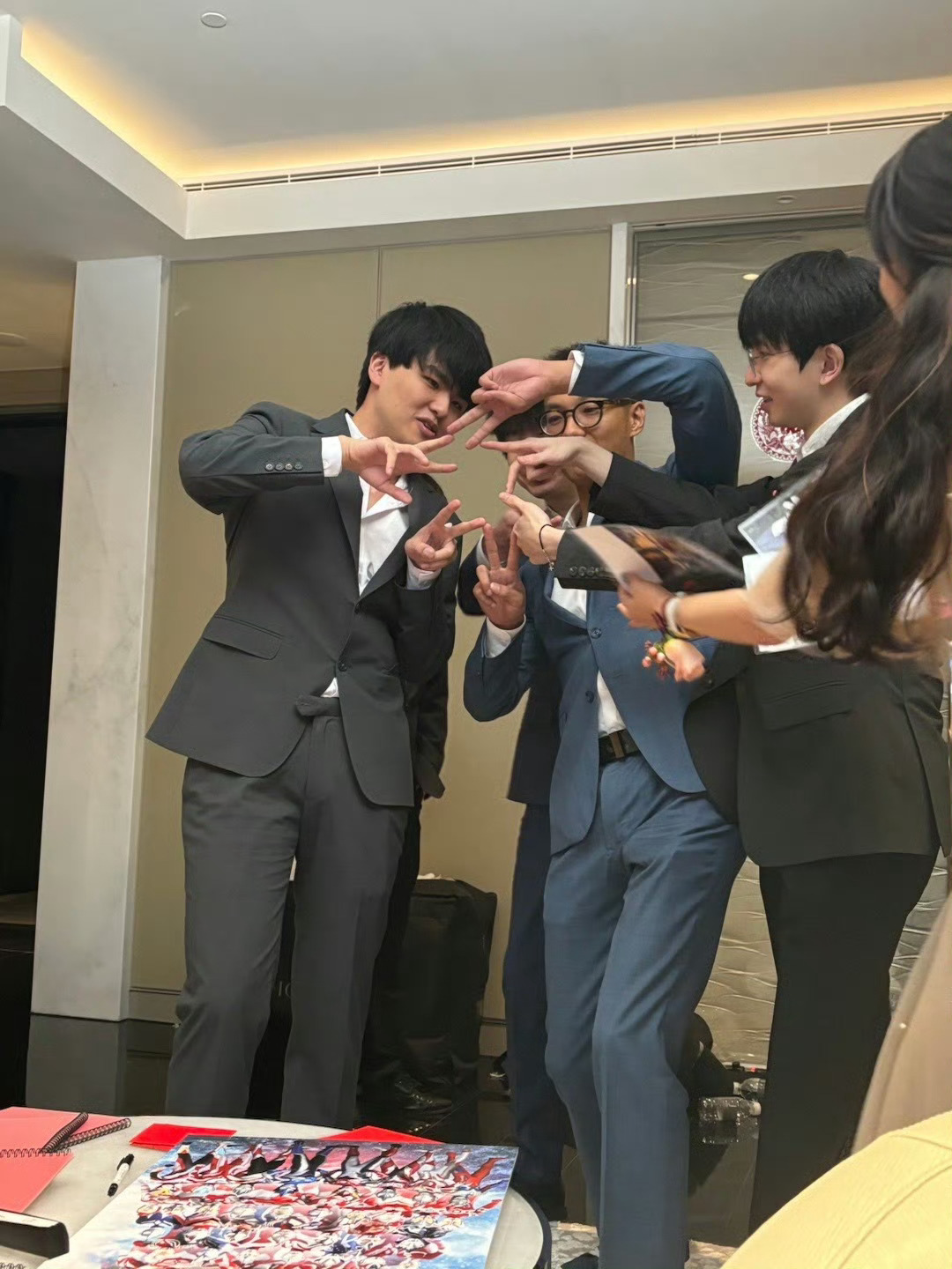 限量版西装无拖鞋板Lwx！#h4cker结婚##elk参加h4cker婚礼# ​