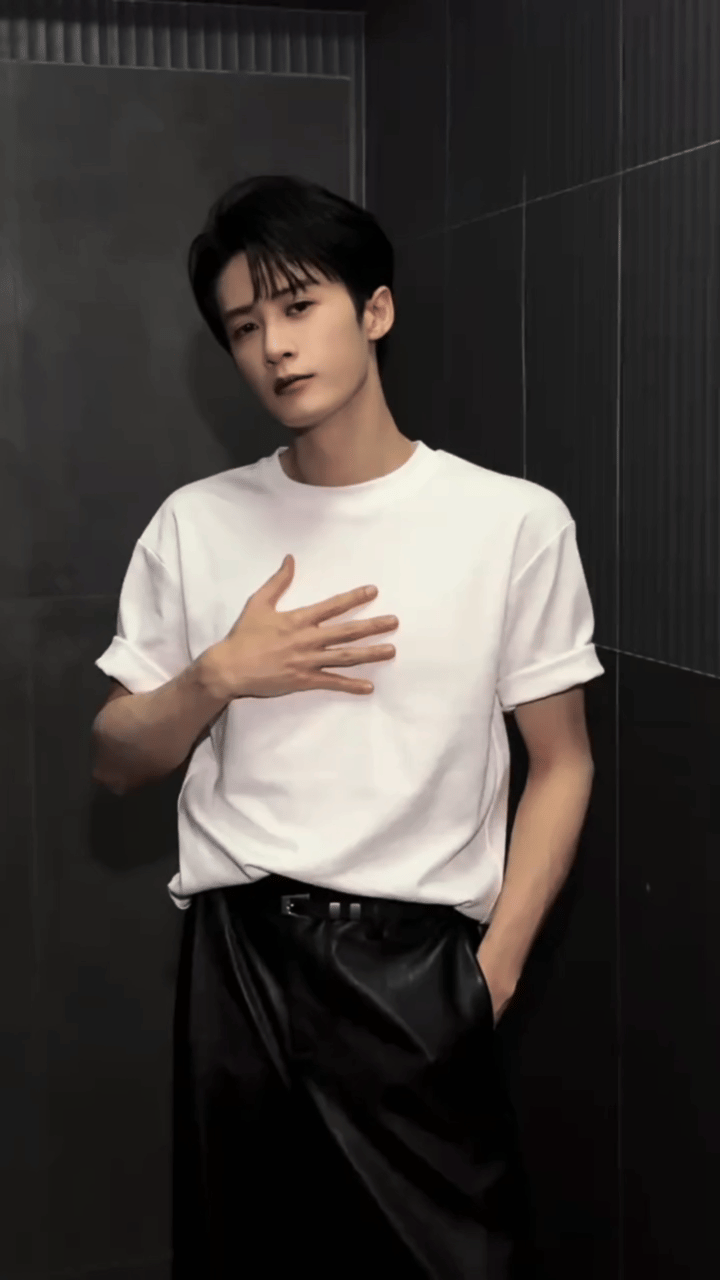 救命，昨天没有外景，檀健次就特意放饭，跳了kavkaz手势舞，果然有人宠的女人最