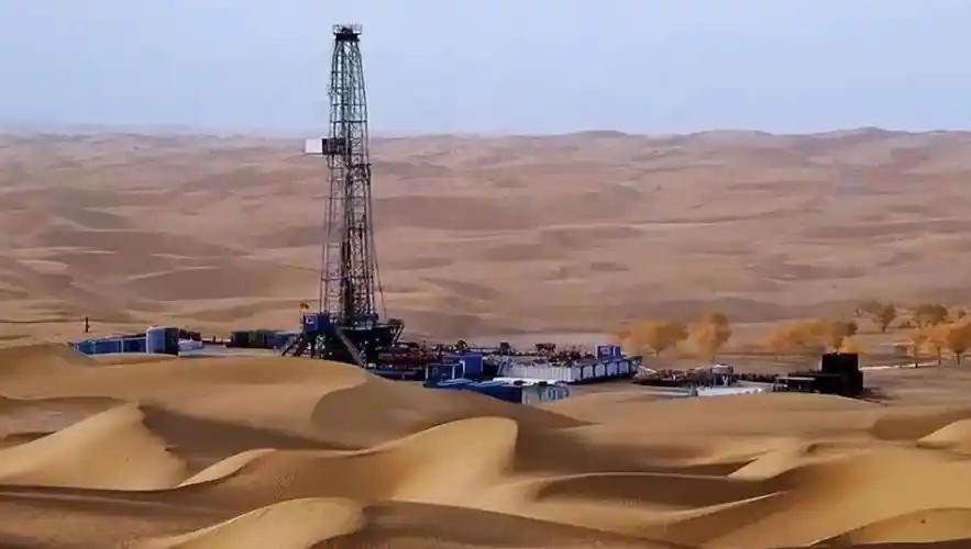 沙漠下面确实藏着石油，可为什么不开采？并不是不想，而是条件太难。国内塔里木盆地位