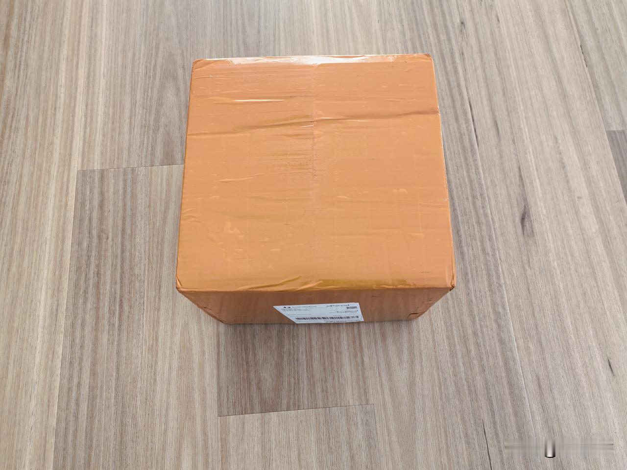 从国内邮购的城口腊肉和香肠通过空运送到家了。虽说运费不算便宜，但有这个渠道，到货