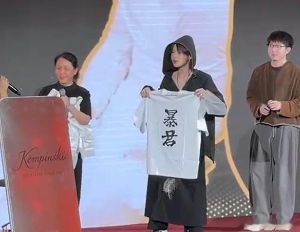 周震南哇唧唧哇抽奖抽到自己  笑鼠，周震南在哇唧唧哇的经历，简直是一部爆笑喜剧，
