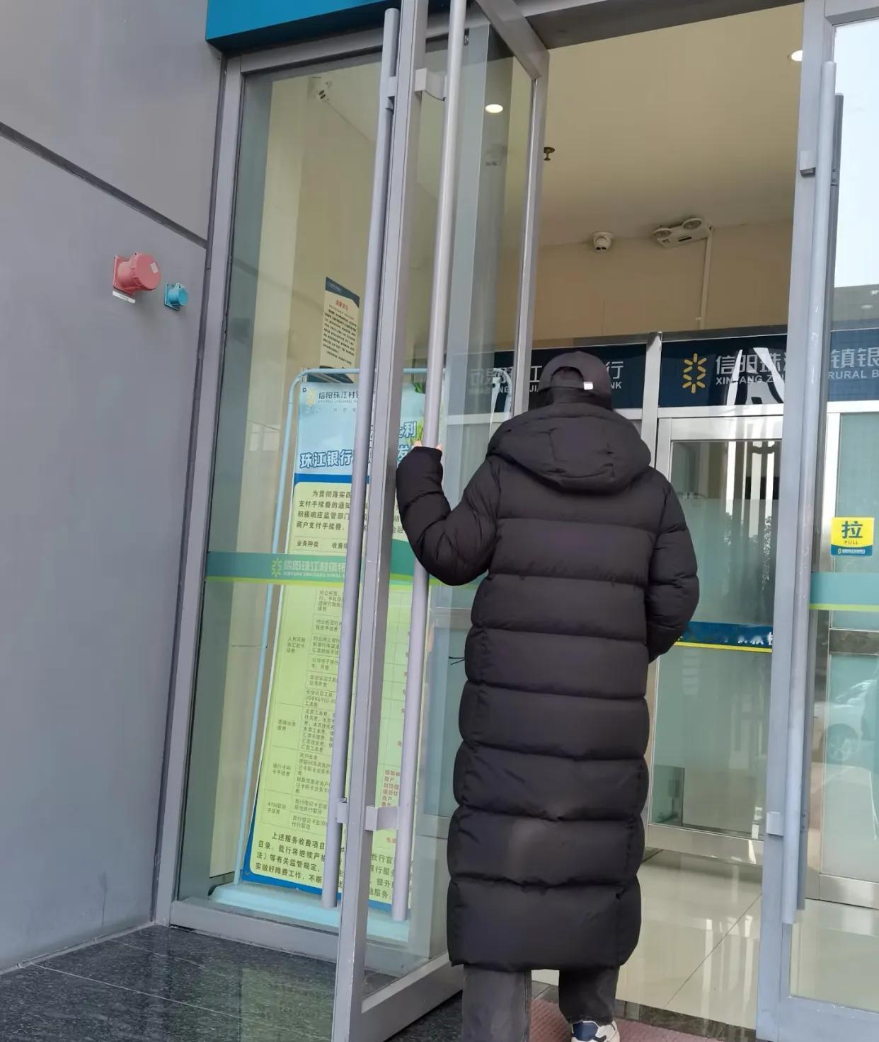 重磅消息！！路上看到的，要不说.…………

曾经的我，对长款羽绒服总是抱有偏见，