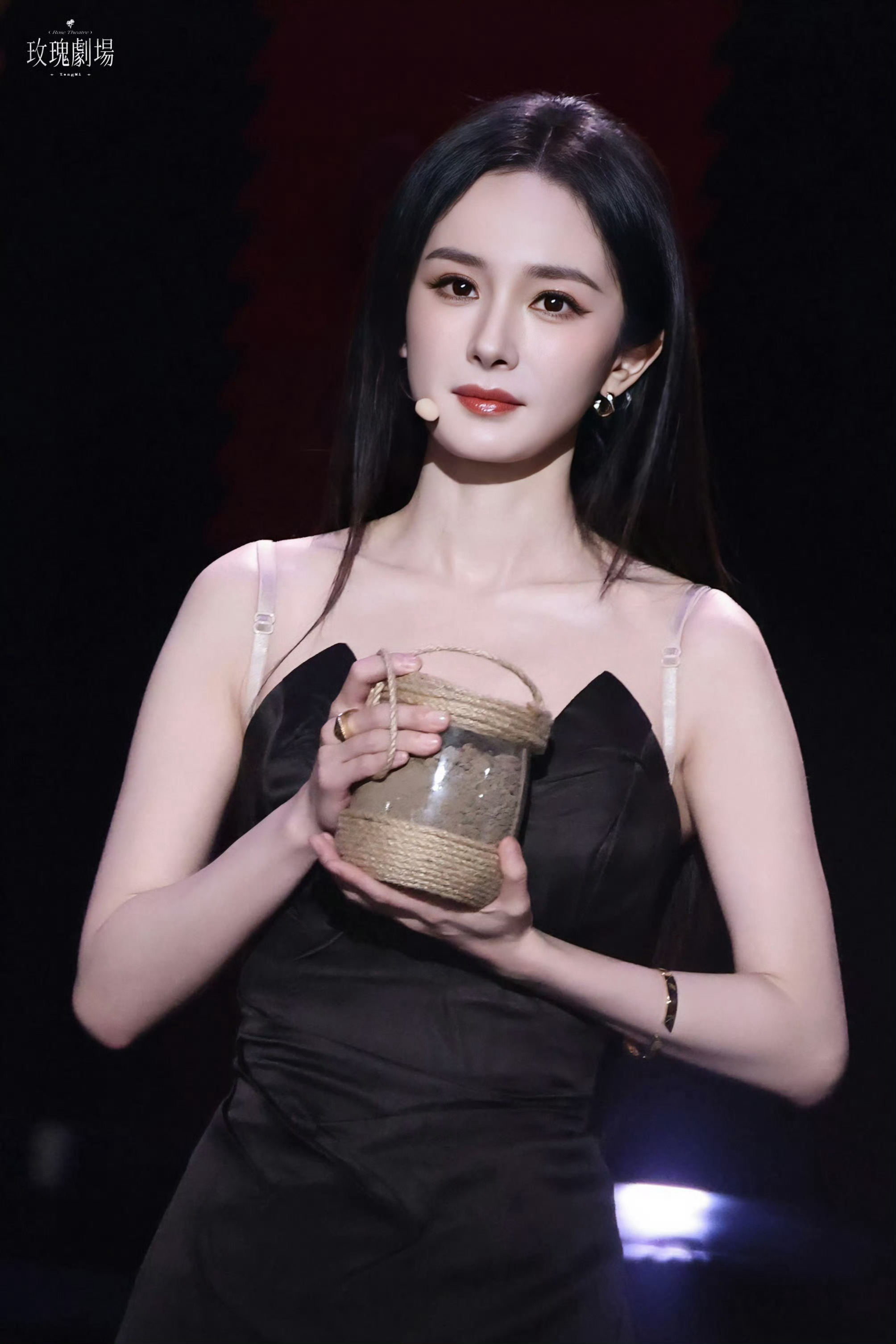杨幂获奖感言文艺工作者要有文化的含金量还在上升！杨幂总台视后的含金量还在上升！俺