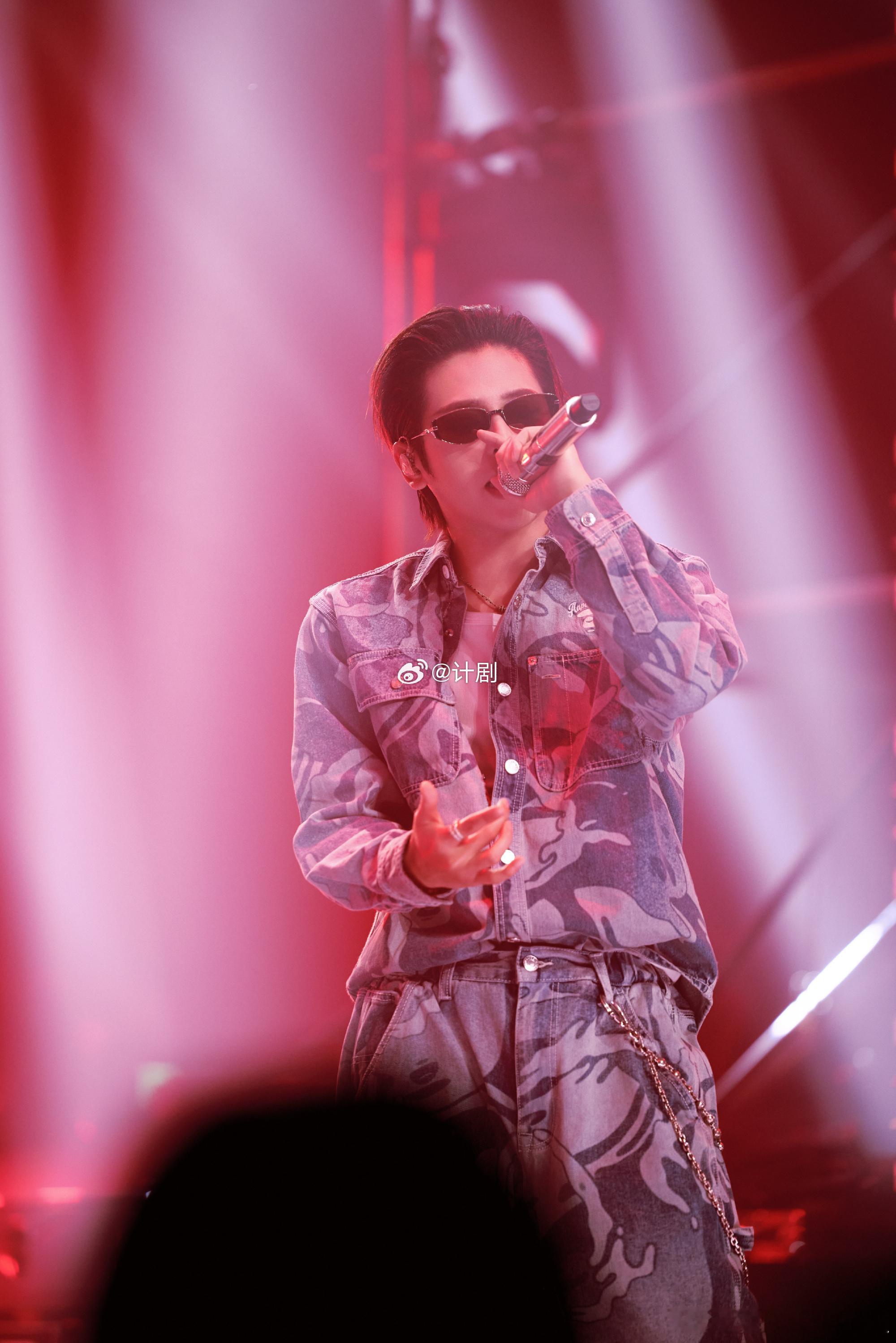 符龙飞直播怼黄牛符龙飞让粉丝别买黄牛票 符龙飞直播怼黄牛这段我能看很多遍，不撕不