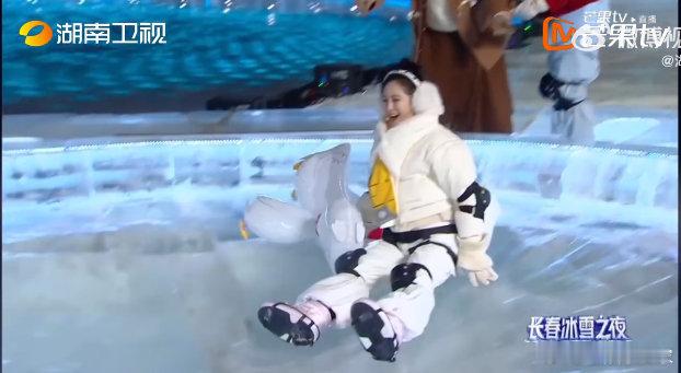 谢娜谢娜一人比赛全队慌张咱就是说这才是综艺该有的氛围感！谢娜摔不停，队友们集体护