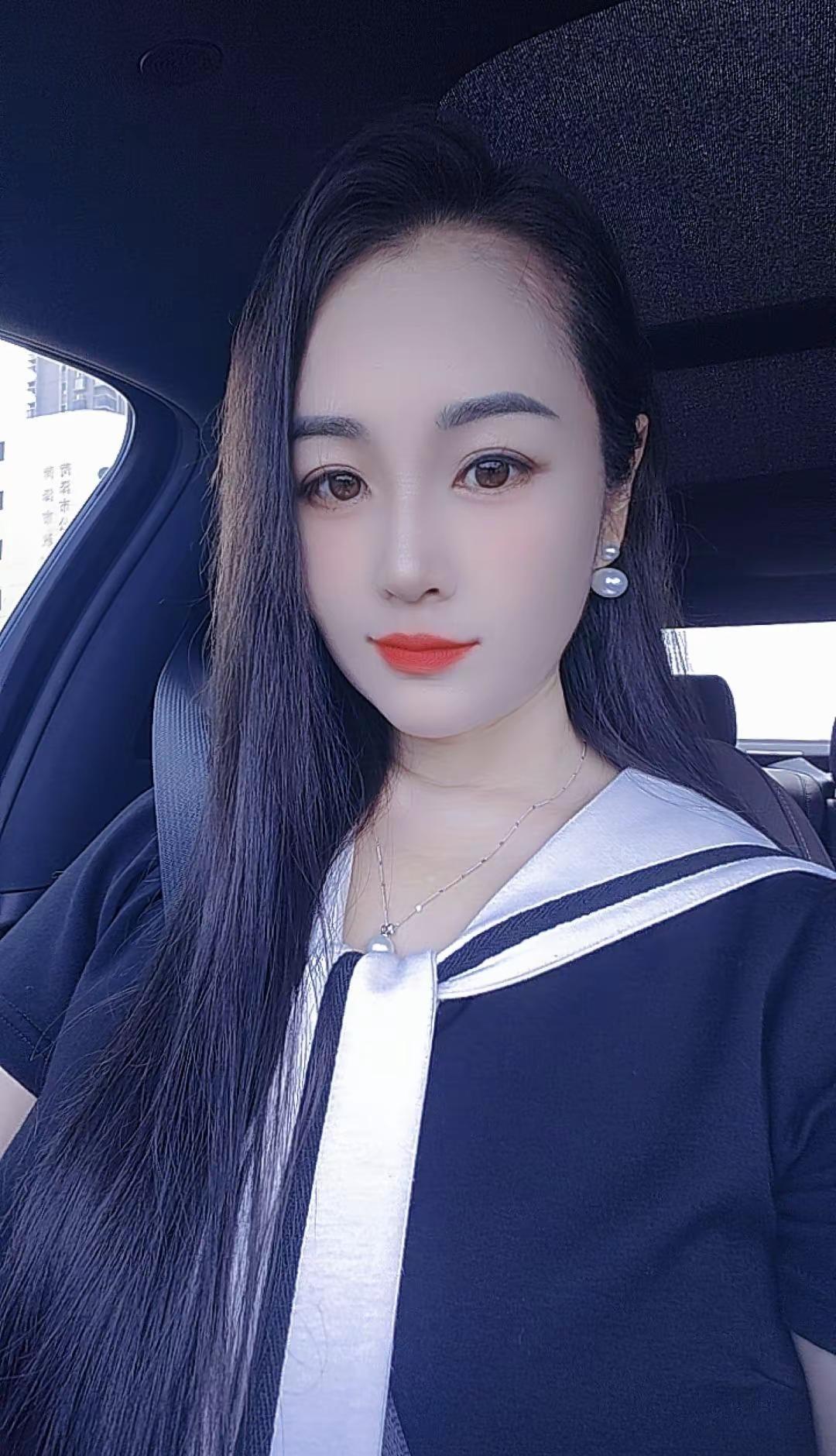 莫名心生感慨，匆匆奔走于生活，在片刻独处里放空思绪。日子缓缓，愿看淡琐碎，守一份