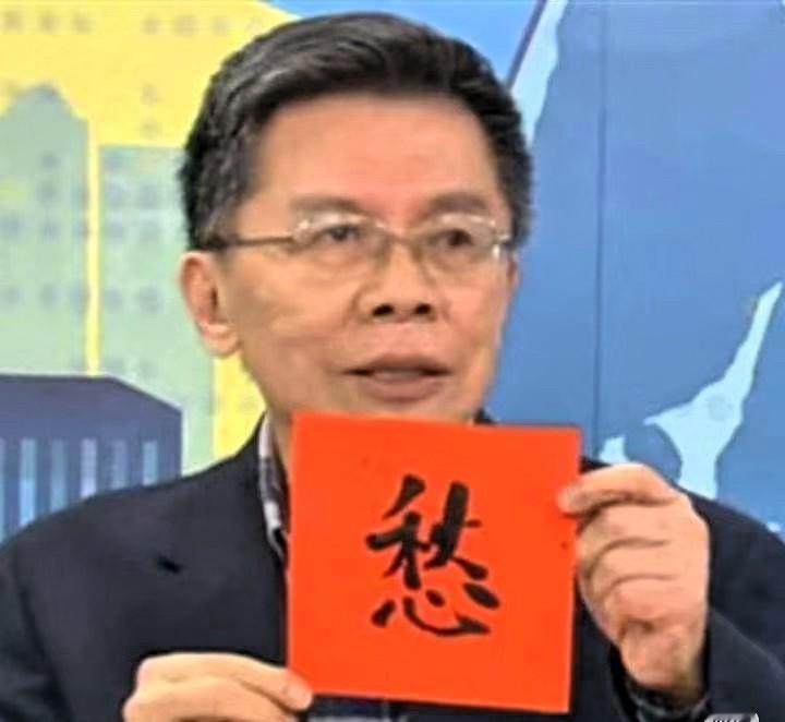 沈富雄有句话说得挺准，但听着扎心。
他说你非要邻居拿户口本指着你家大门说“这是你