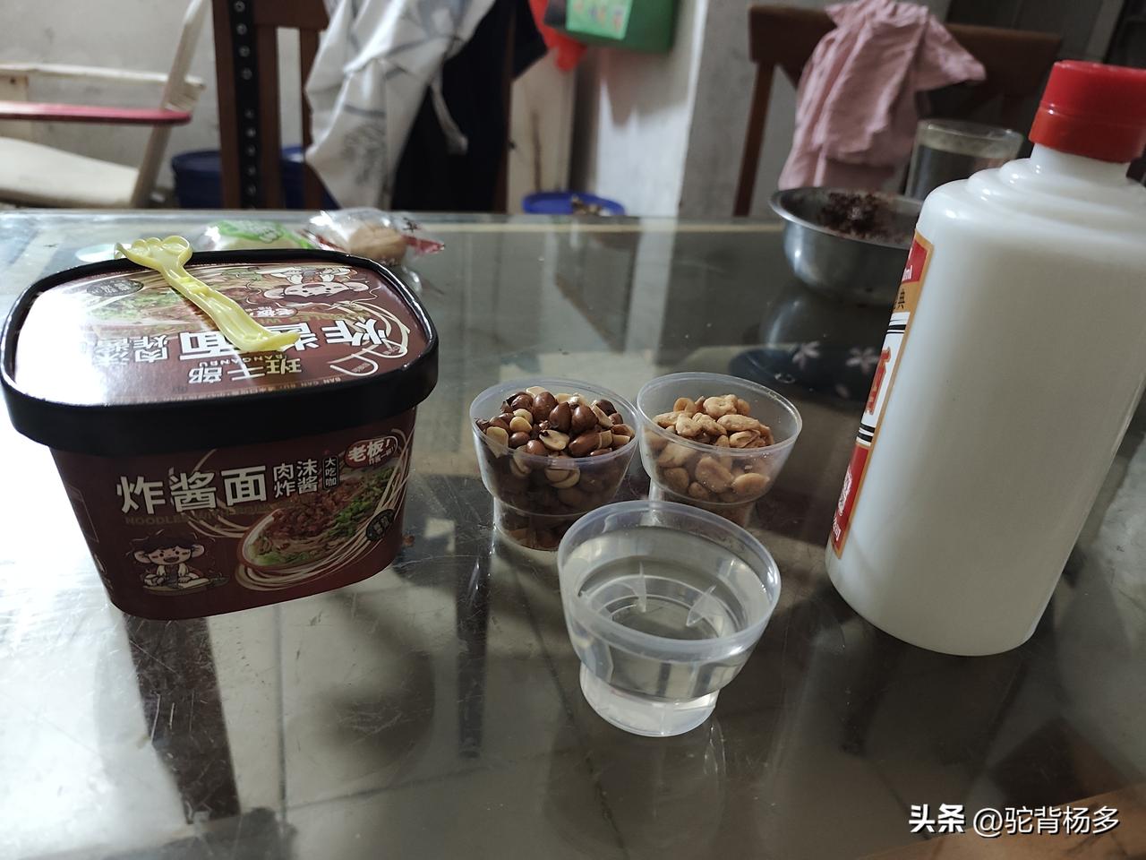 春日生活打卡季3月14日，网购买的飞茅1935白酒回来了，今晚得喝一点了。吃方便