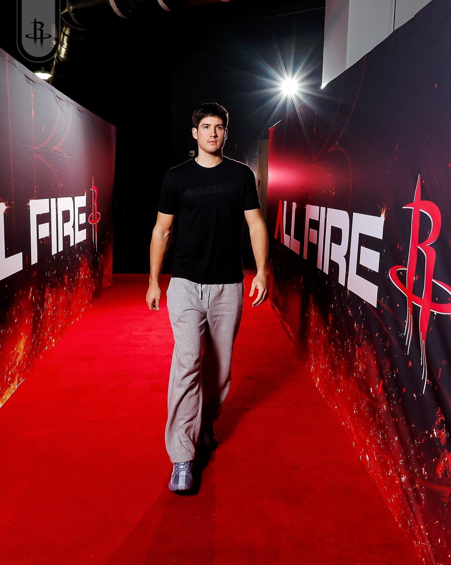 球员今日份OOTD休斯顿火箭雷霆vs火箭NBA吐槽大会