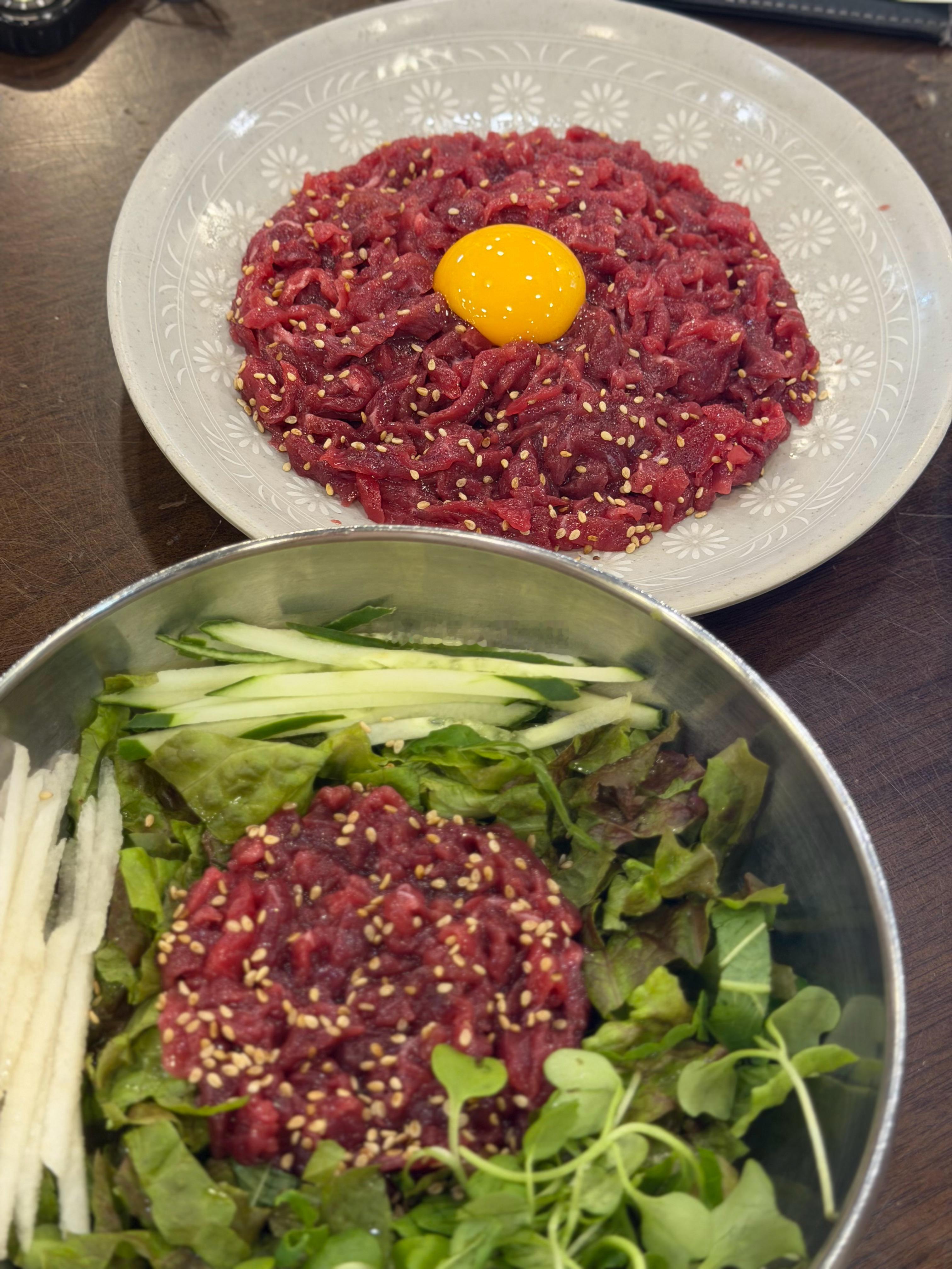 生牛肉拌饭好吃好吃好吃 