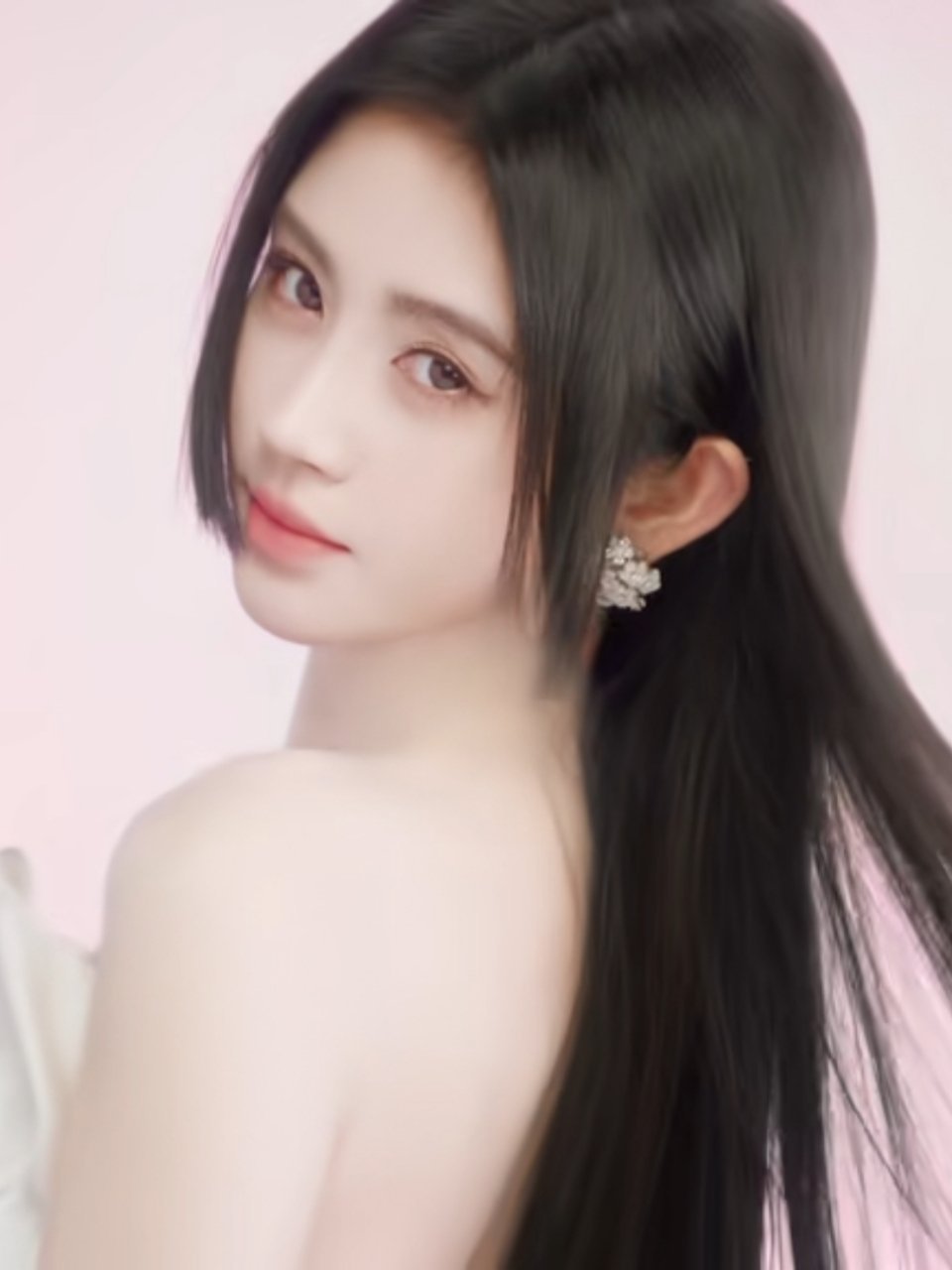 jjy鞠婧祎苏绿夏  jjy鞠婧祎万花世界  “能有一次遇见 ，再难也值得。”?