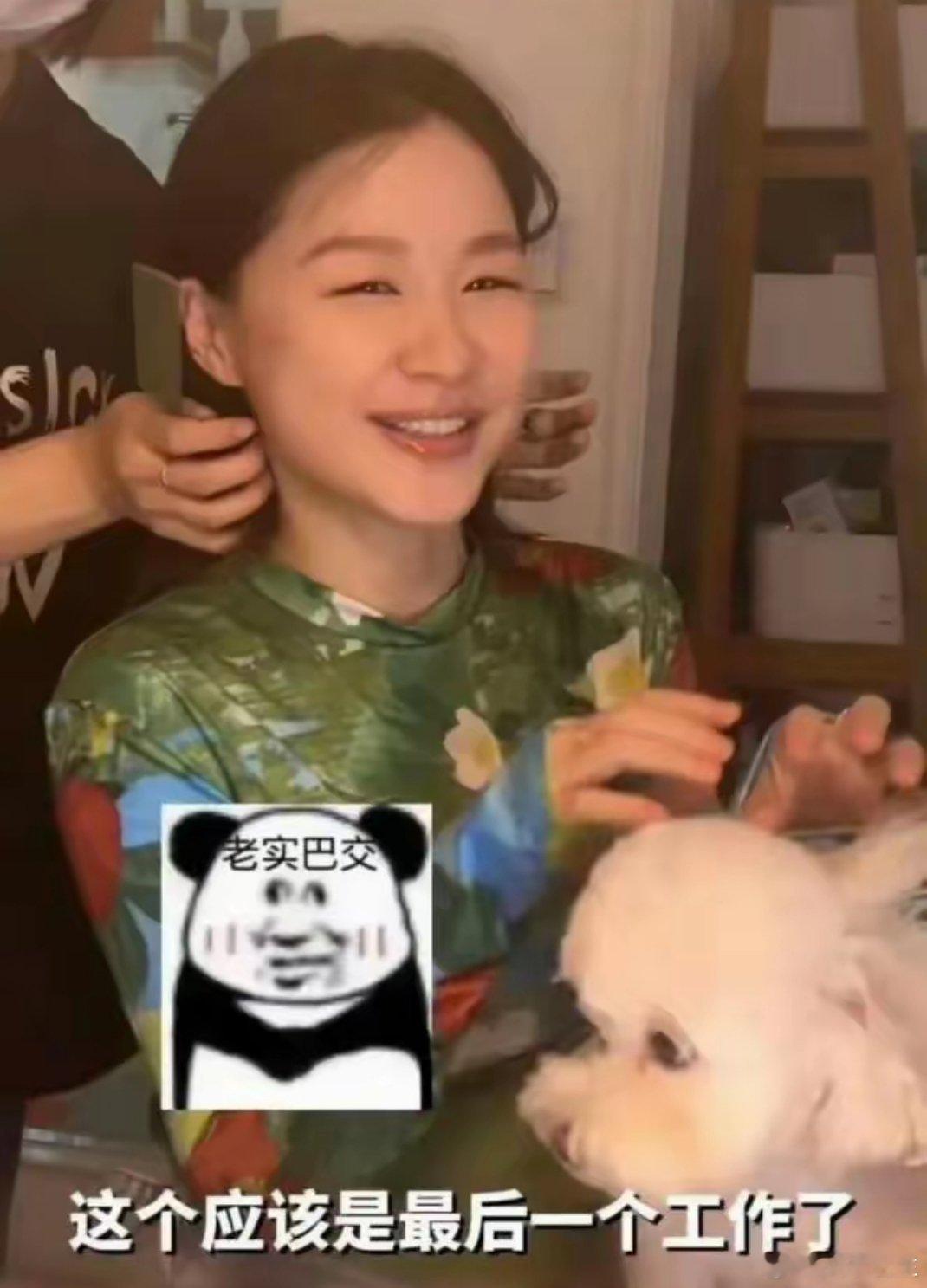 金靖怀孕九个月才宣布停工，这敬业精神杠杠的，挺着大肚子坚持工作，真是不容易！连待