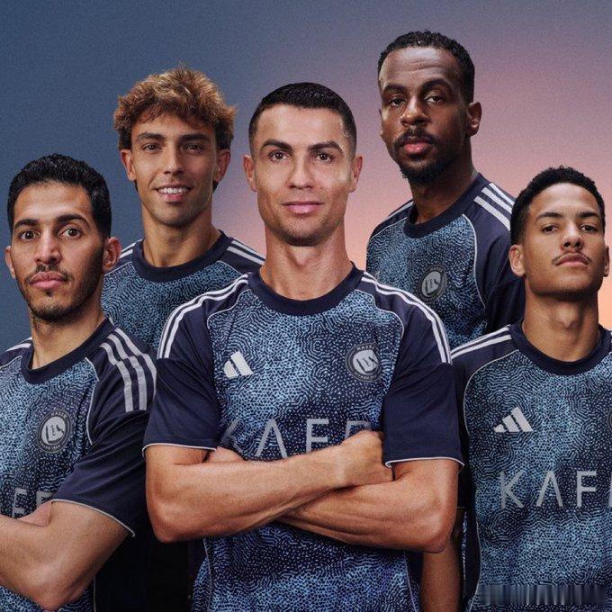 C罗 本场迪拜祈祷vs利雅得胜利 比赛，利雅得胜利将身穿客场球衣。不可复制的MV