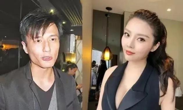 尹子维，
很难让女人拒绝！
他最近被网友称为微博第一深情，香港第一深情。
这么直