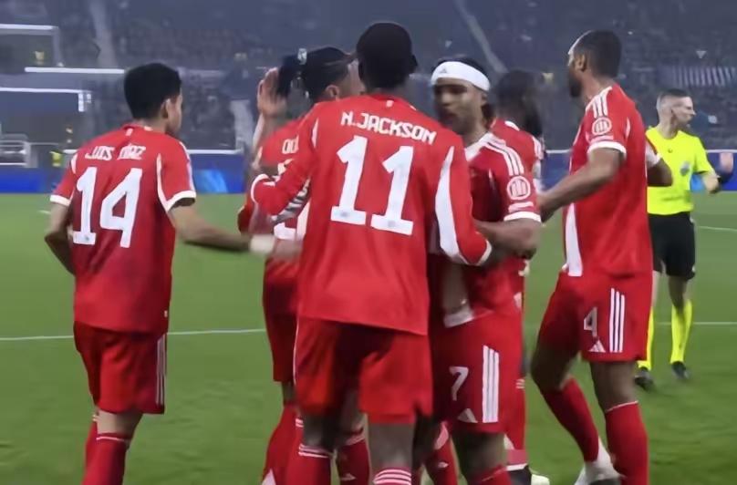 拜仁横扫亚特兰大，晋级八强只是时间问题，皇马，你怕了吗？过去的旧账也该清算一下了