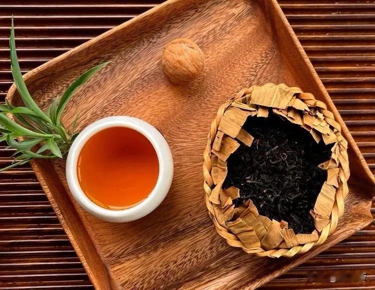 祁门安茶为什么被称为“圣茶”、“奇茶”？

相传，清朝初年祁门安茶便开始作为药用