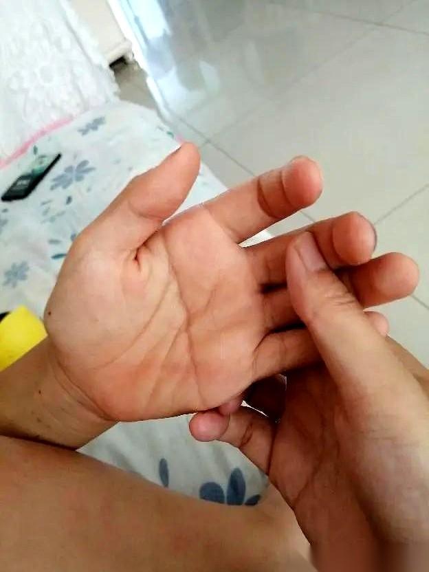 两个客户，一万二。
我当时就想，好家伙，这不就起飞了？
跟我闺女说，你看，我说的