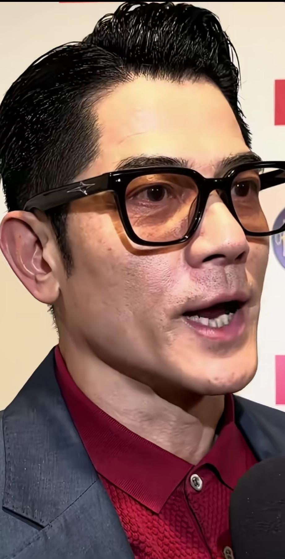郭富城老了也帅气，怼脸拍没有美颜俢图，一样的耐看，比实际年龄要年轻很多没有秃头，