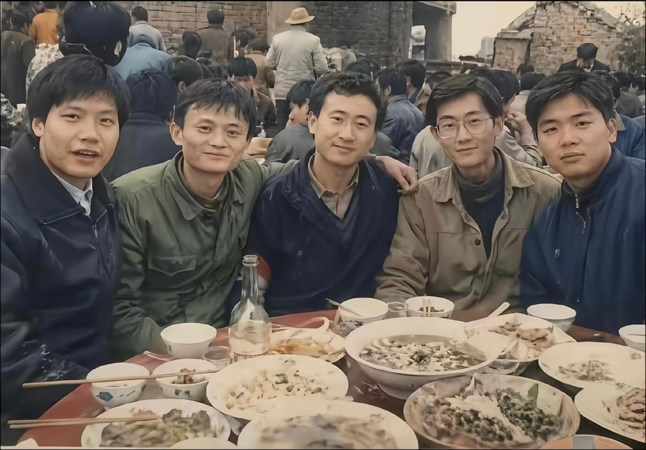 30年前的乡下酒席，现在的商界大咖，我只认出了马云、马化腾，雷军和我，那一个我都