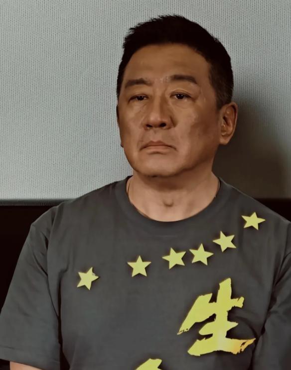 提起演员这行，人们总羡慕荧幕上的光环，却很少琢磨，当演技逼真到让警察都难辨虚实，