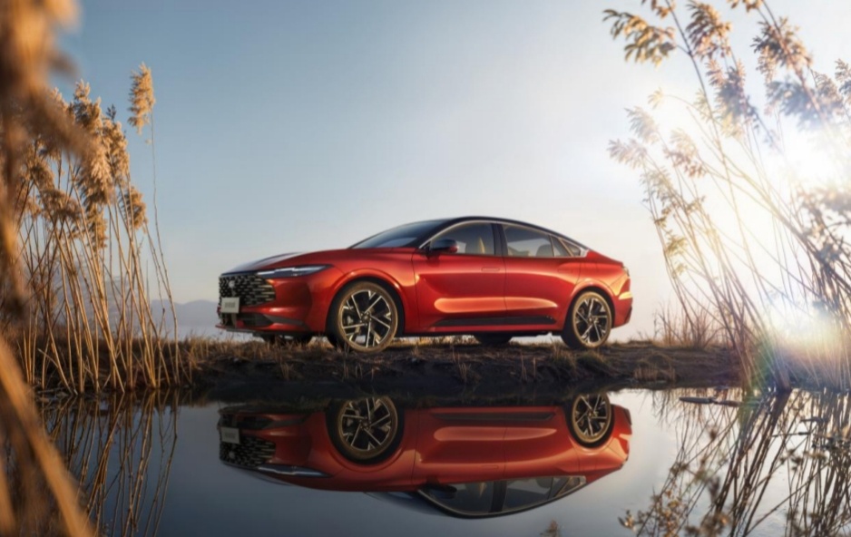 福特新蒙迪欧价格14.98万-19.98万全系1.5T、1.5T混动、2.0T三