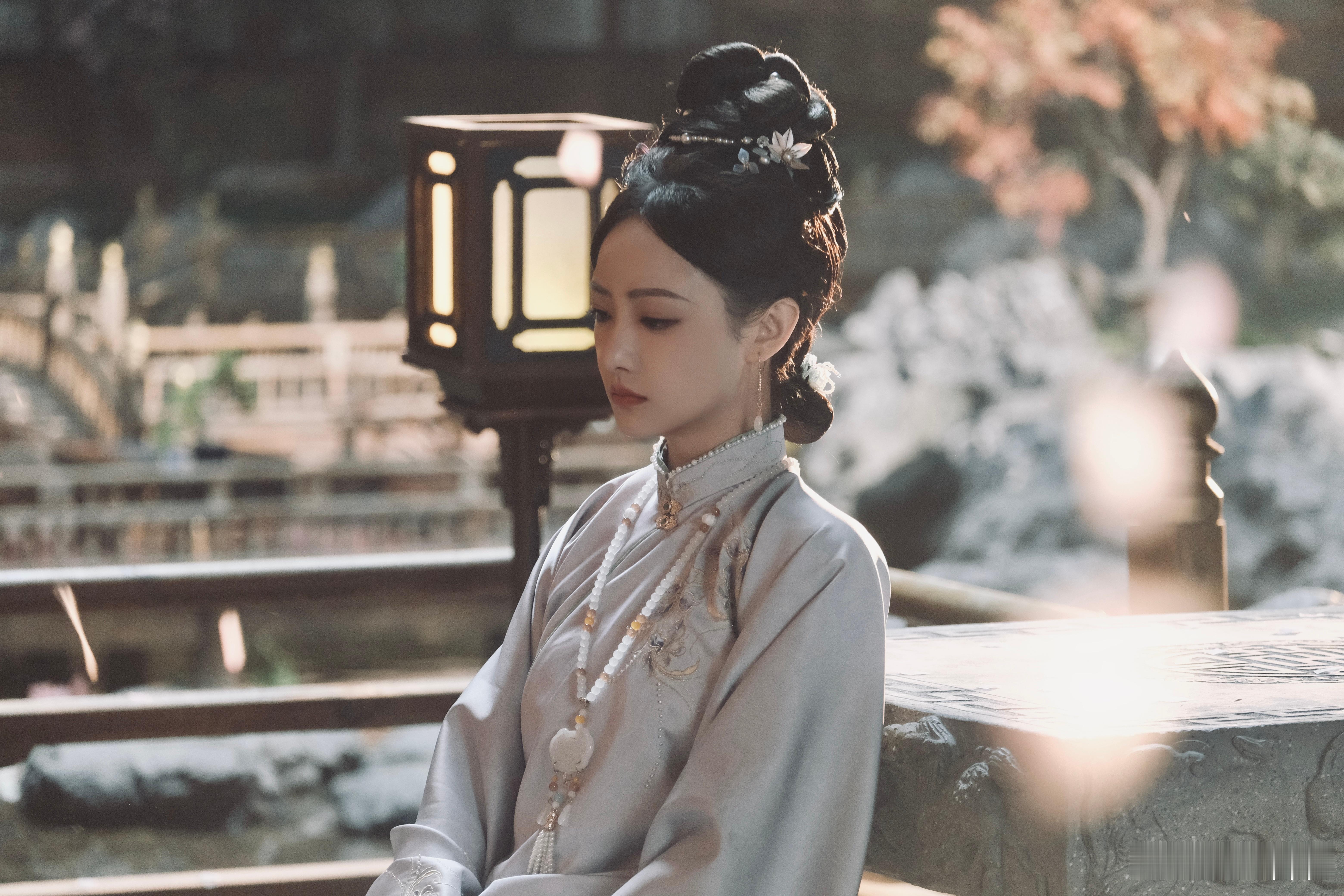 谁家新娘花轿里挟持将军 花轿里的挟持戏份太绝！狠绝眼神瞬间戳中人心，紧张氛围拉满