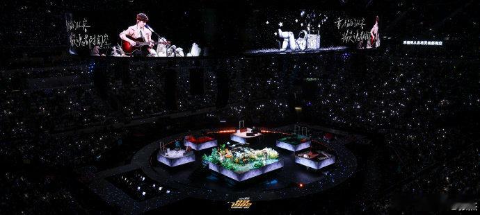 张杰张杰好运满满张杰吃了火锅热辣火锅配家乡晚风，张杰这波氛围感直接拉满，好运爆棚