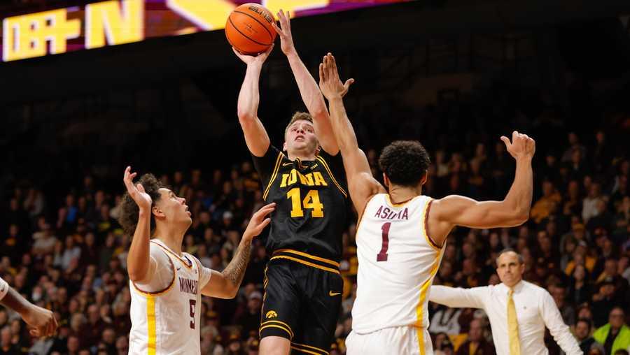 明尼苏达大学坐镇主场以70比67险胜了全美第19号种子爱荷华大学。本场比赛后，明