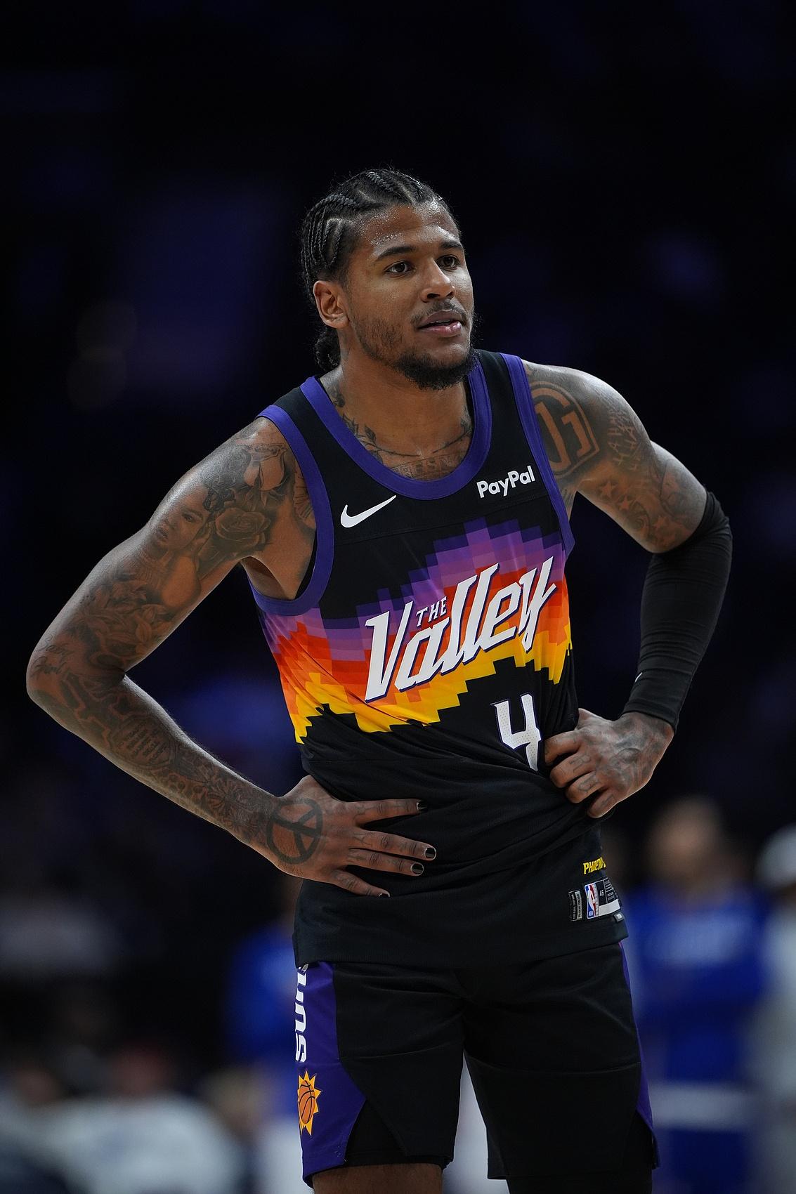 杰伦格林诠释了什么叫曼巴精神！
今天太阳对阵魔术，杰伦格林正常表现只能用低迷形容