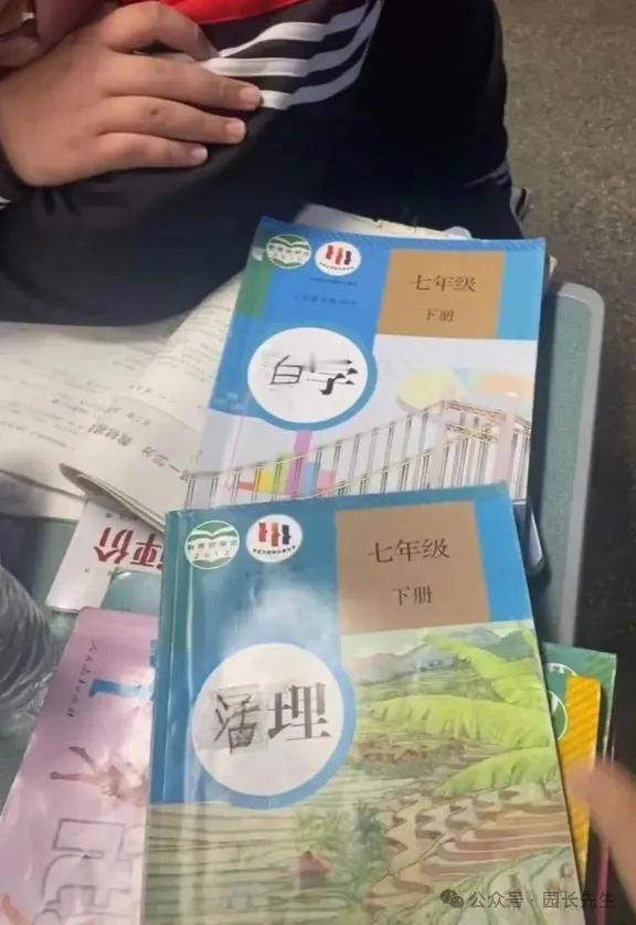 楼上通知晚上八点打孩子，有点扰民让大家体谅一下[捂脸]