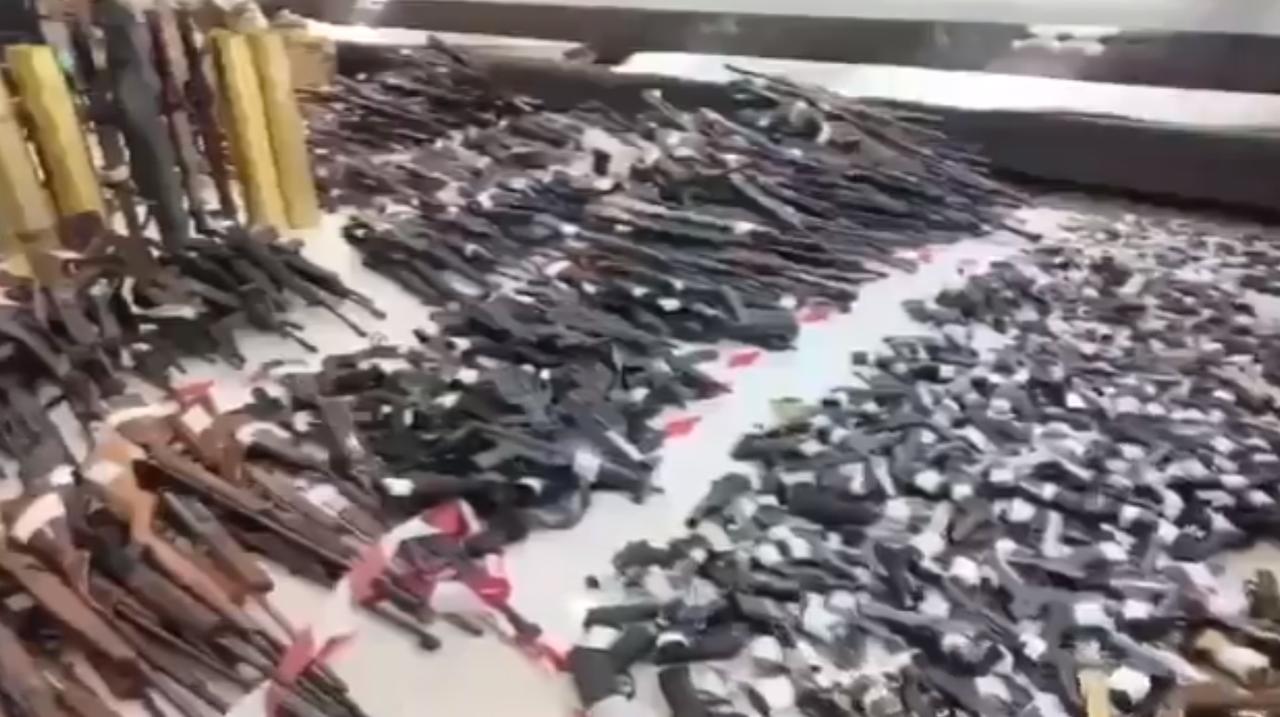 科威特警方官方发布的视频，视频显示，在2026年4月8日结束的宽限期内，数千名平