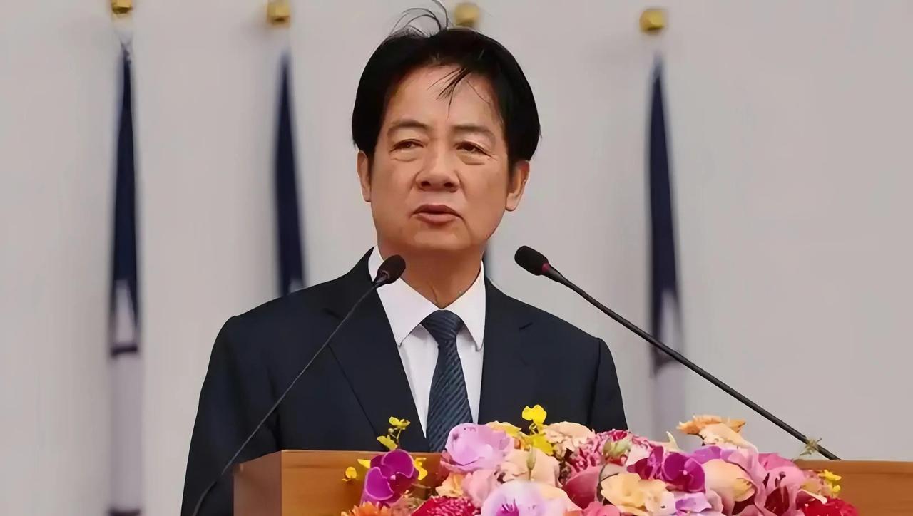 郑丽文，曾在政坛上以“敢言”著称的国民党人物，坐在直播间话筒前，语气冷静却句句带