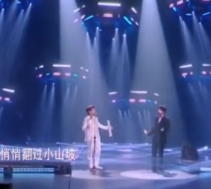王铮亮音综上又双叒叕开口跪好喜欢王铮亮的歌声，这才是开口又双叒叕的在音综上面给我