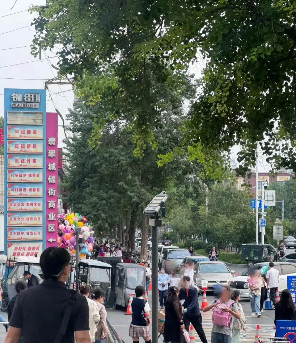 胖东来招聘条件好奇怪！和很多人一样好奇为什么年龄卡在22，有的人说是给低学历机会