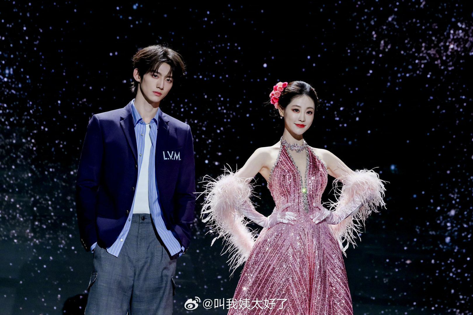 章若楠&王安宇VS祝绪丹&赖伟明两组好养眼啊微博之夜红毯