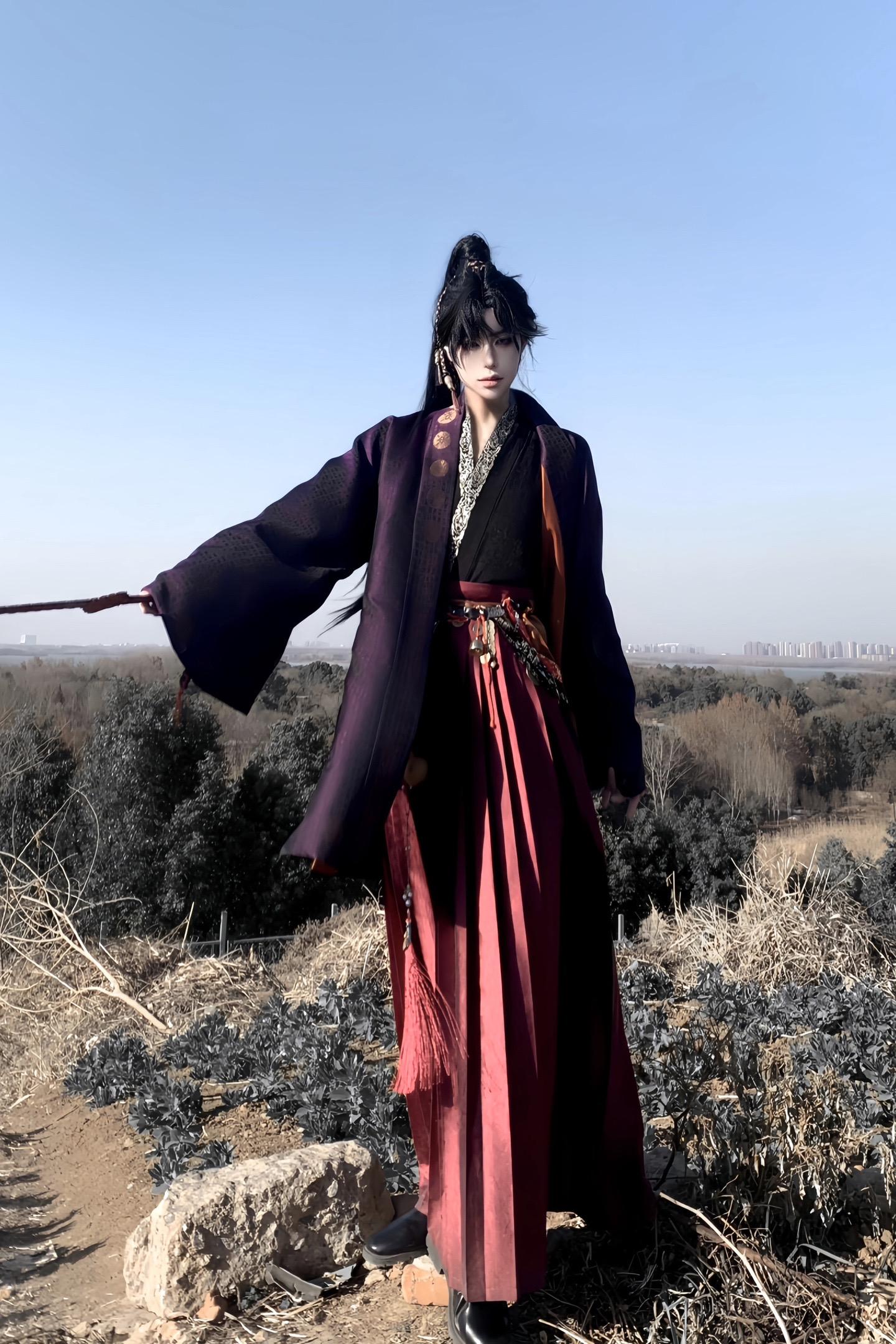 快哉快哉！我们古风小生出门拍照不挑环境。在菜地摆上支架就是拍